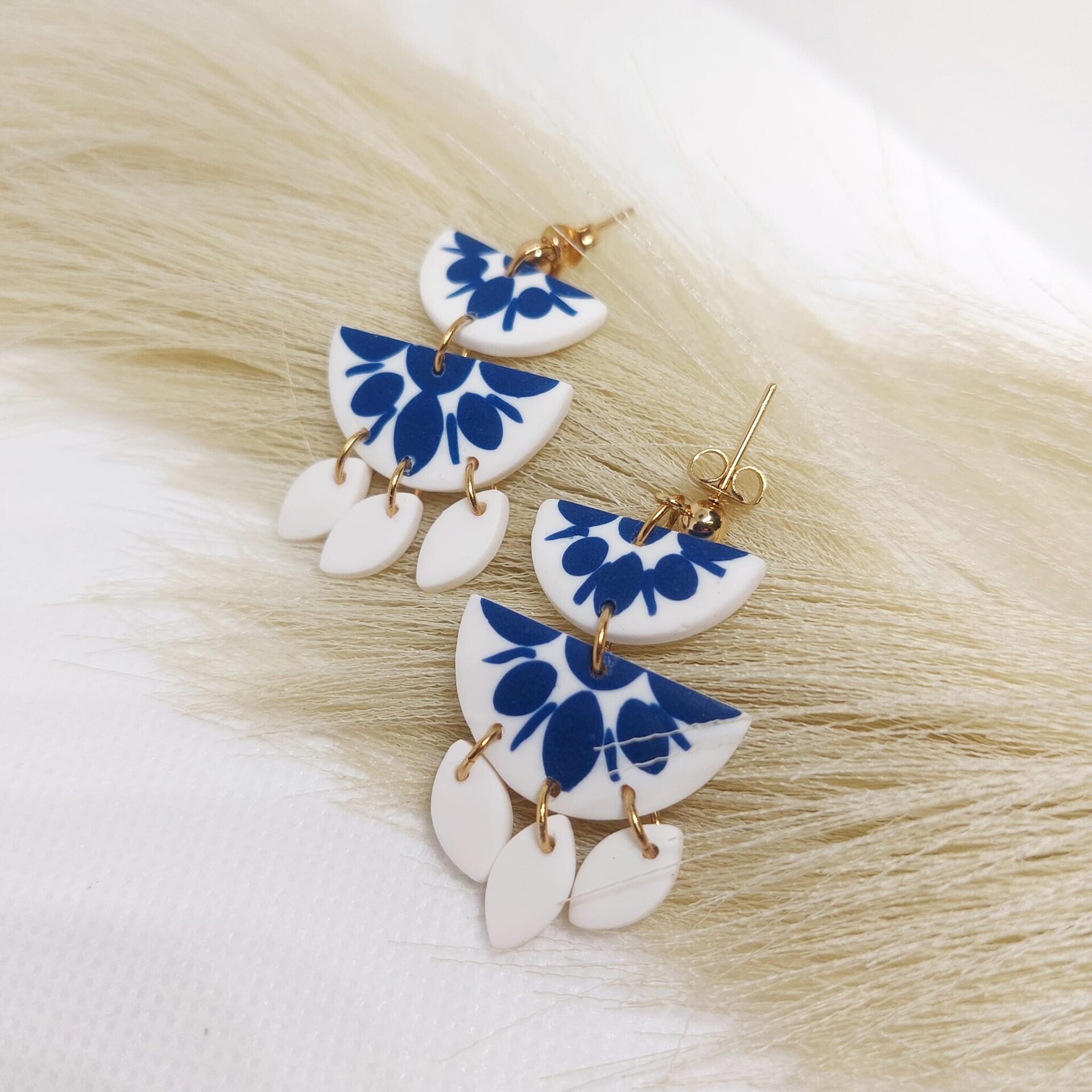 Iris M blanco y azul - 3