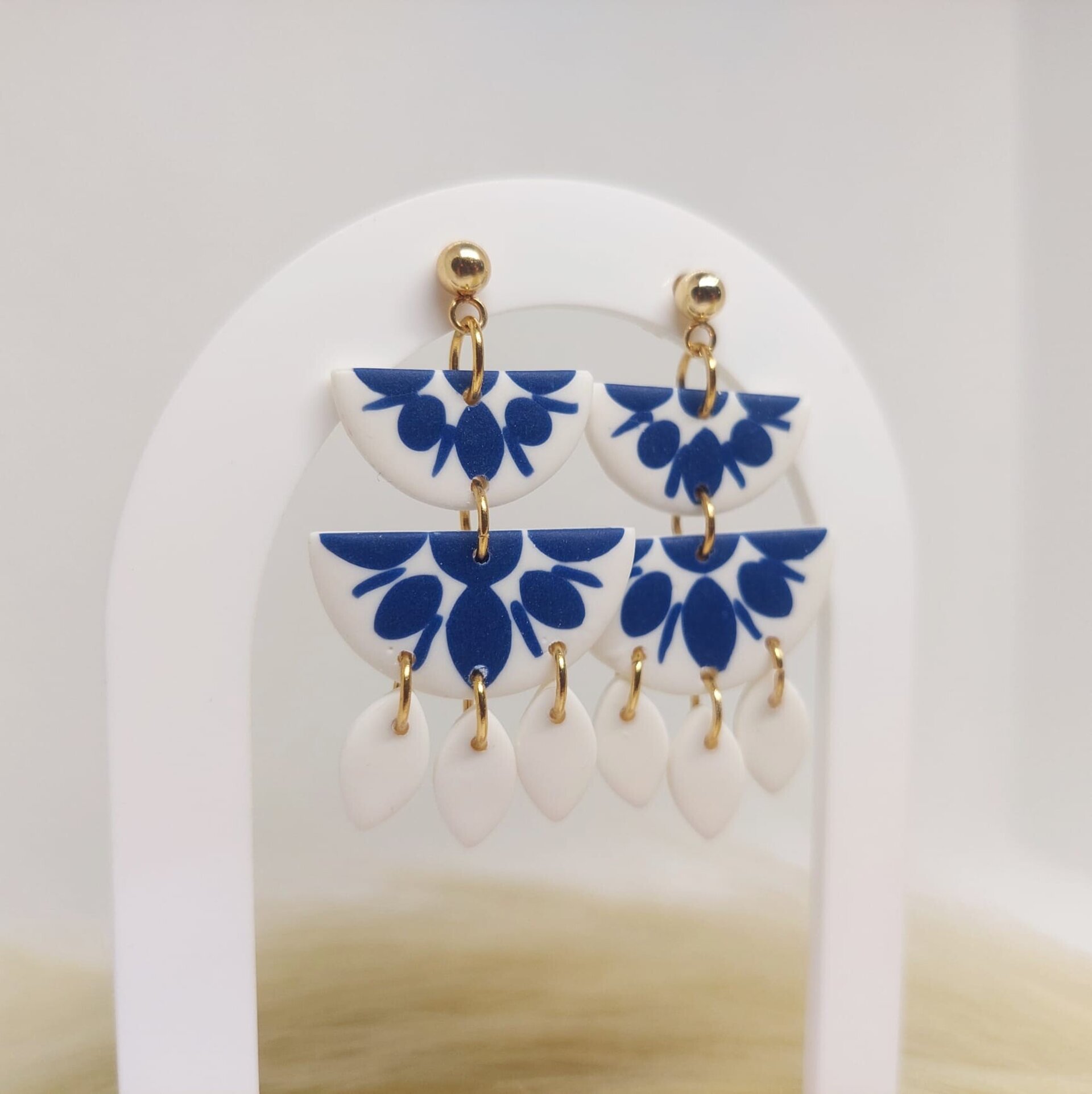 Iris M blanco y azul - 2